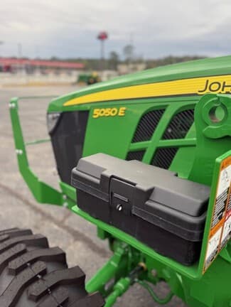 Image of John Deere 5050E equipment image 4
