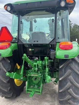 Image of John Deere 5060E equipment image 3
