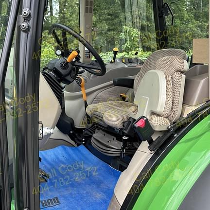 Image of John Deere 5060E equipment image 4