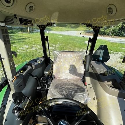 Image of John Deere 5060E equipment image 3