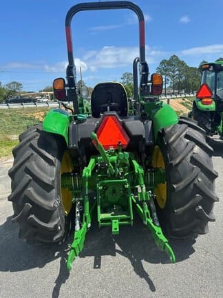 Image of John Deere 5060E equipment image 3