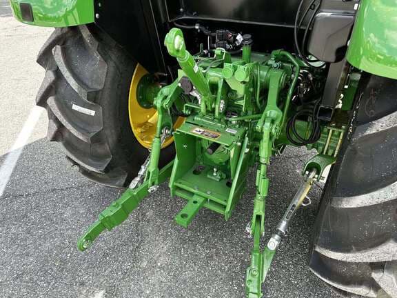 Image of John Deere 5060E equipment image 4