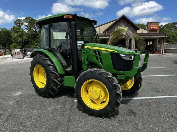 Image of John Deere 5060E equipment image 1