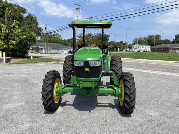 Image of John Deere 5060E equipment image 4