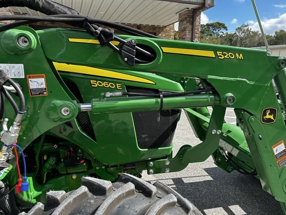 Image of John Deere 5060E equipment image 4