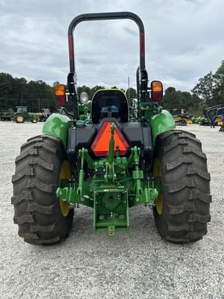 Image of John Deere 5060E equipment image 3