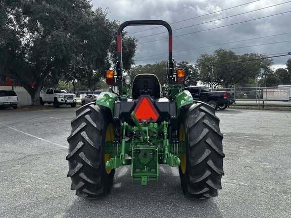 Image of John Deere 5060E equipment image 4