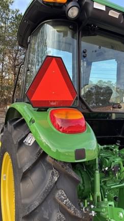 Image of John Deere 5060E equipment image 4