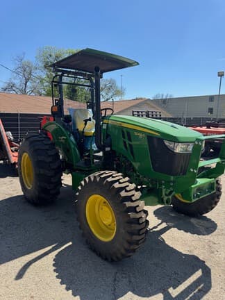 Image of John Deere 5060E equipment image 3