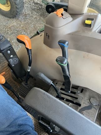Image of John Deere 5067E equipment image 4