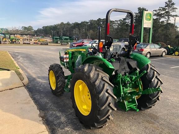 Image of John Deere 5067E equipment image 3