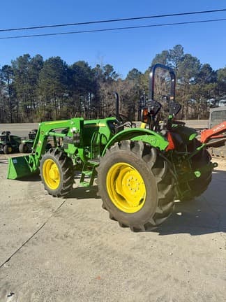 Image of John Deere 5067E equipment image 4