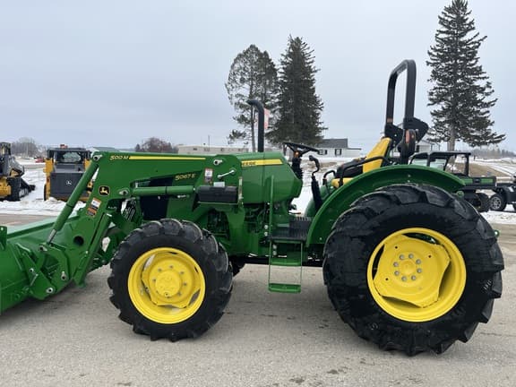 Image of John Deere 5067E equipment image 3