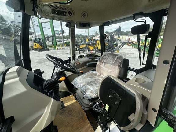 Image of John Deere 5067E equipment image 2
