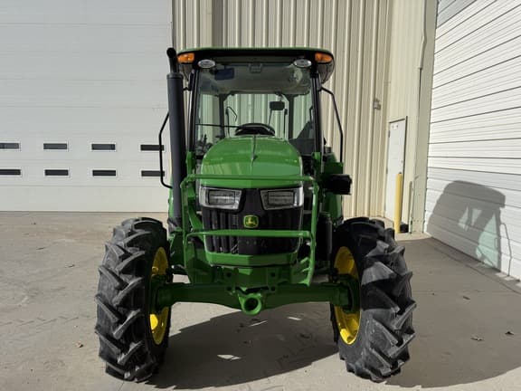 Image of John Deere 5067E equipment image 4