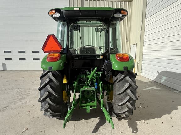 Image of John Deere 5067E equipment image 3