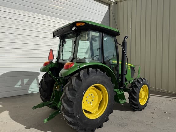 Image of John Deere 5067E equipment image 4