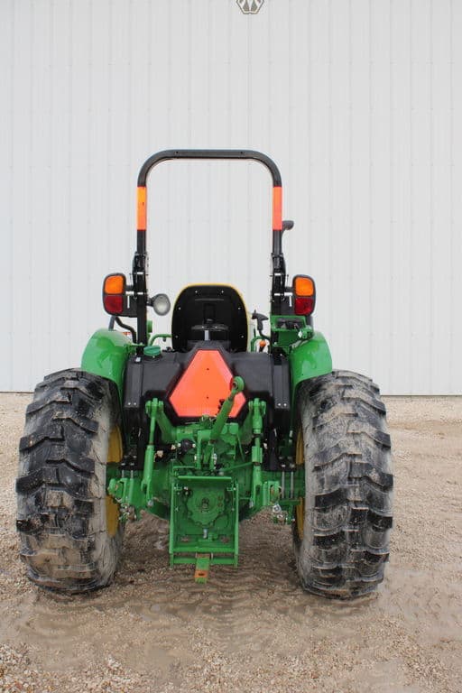Image of John Deere 5067E equipment image 3