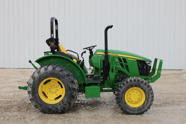 Image of John Deere 5067E equipment image 1
