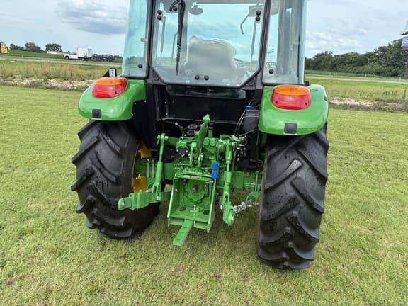 Image of John Deere 5075E equipment image 3