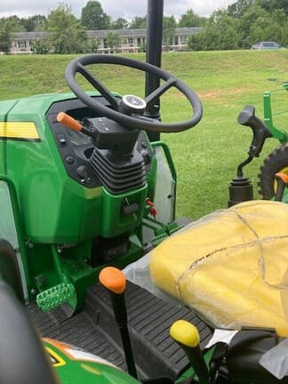 Image of John Deere 5075E equipment image 4