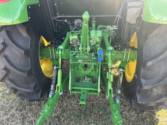 Image of John Deere 5075E equipment image 2
