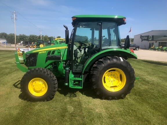 Image of John Deere 5075E equipment image 1