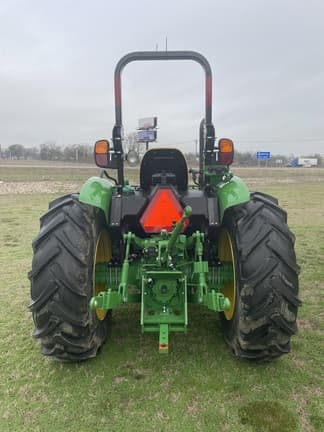 Image of John Deere 5075E equipment image 4