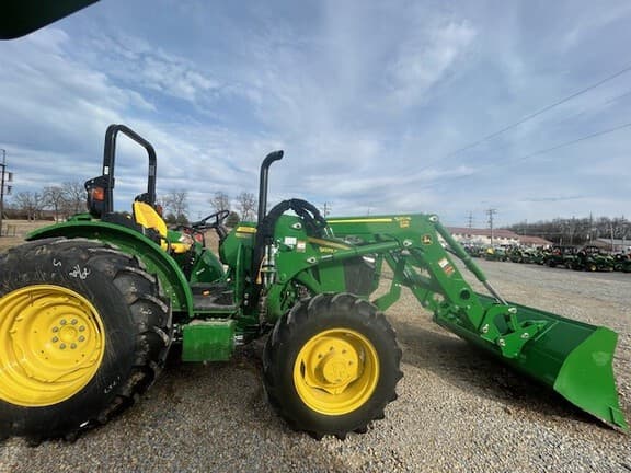 Image of John Deere 5075E equipment image 4