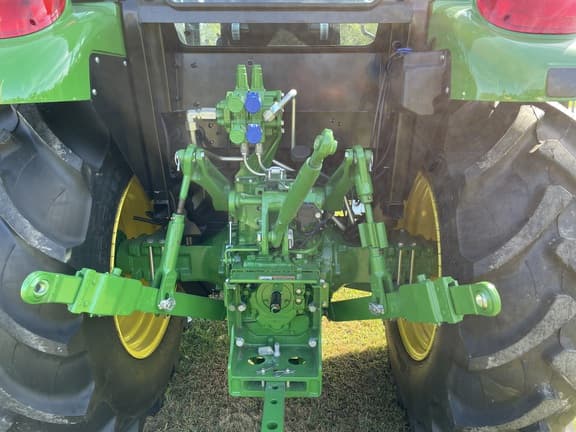 Image of John Deere 5090E equipment image 3