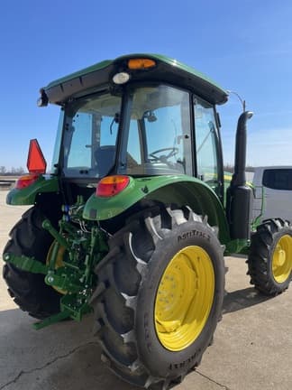 Image of John Deere 5090E equipment image 3