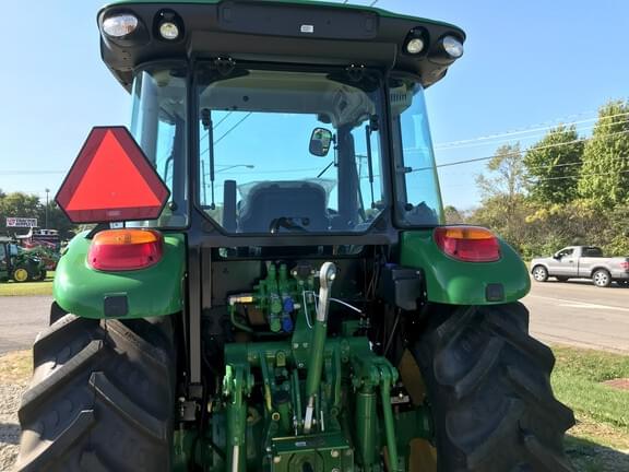 Image of John Deere 5095M equipment image 4