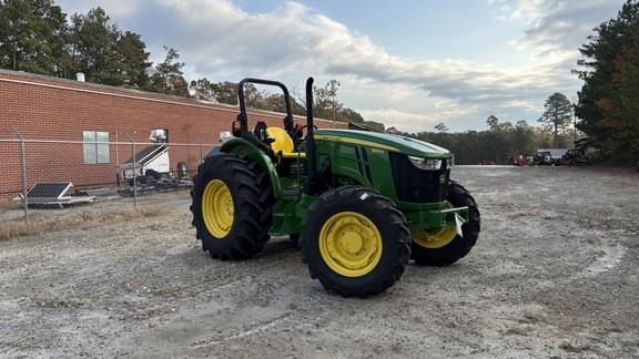 Image of John Deere 5105M equipment image 2