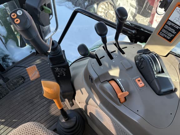 Image of John Deere 5130M equipment image 4