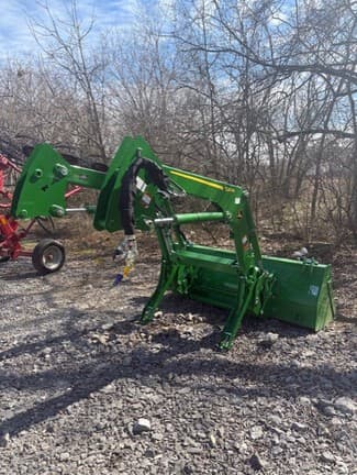Image of John Deere 520M equipment image 1