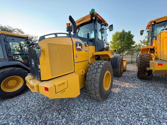 Image of John Deere 544P equipment image 4