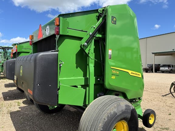 Image of John Deere 561M equipment image 4