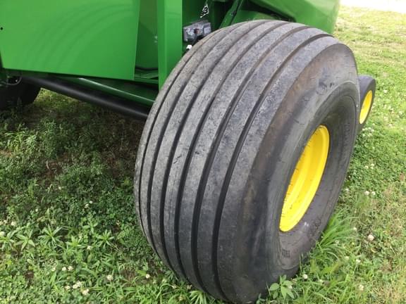 Image of John Deere 561M equipment image 4