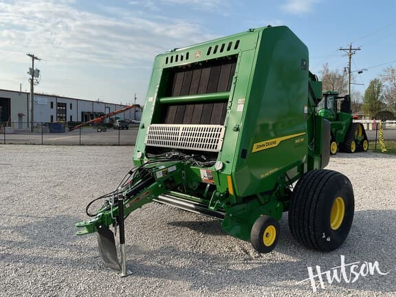 Image of John Deere 561M equipment image 2