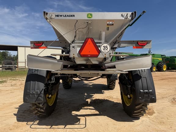 Image of John Deere 600R equipment image 2