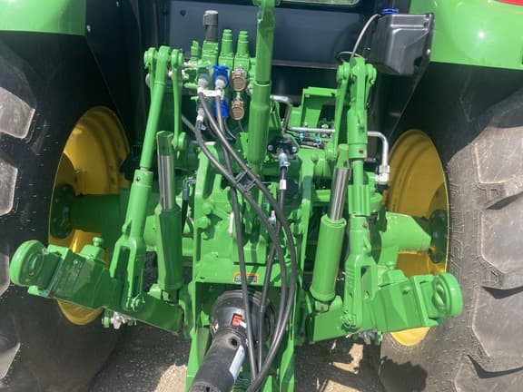 Image of John Deere 6105E equipment image 4
