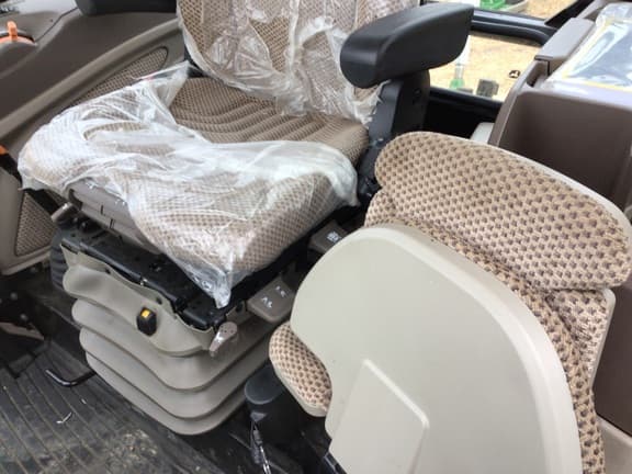 Image of John Deere 6105E equipment image 3