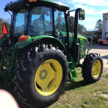 Image of John Deere 6105E equipment image 3