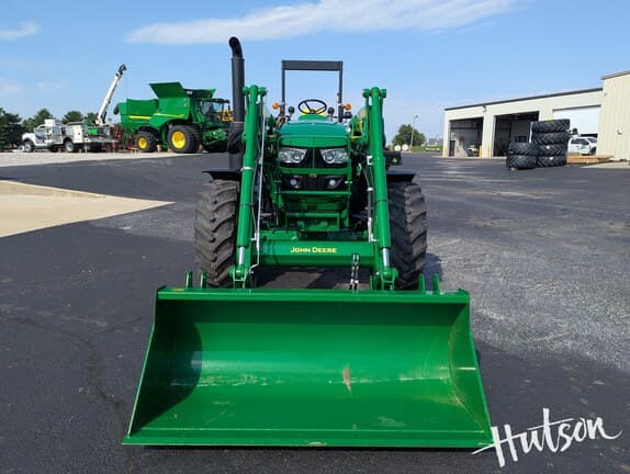 Image of John Deere 6110M equipment image 2