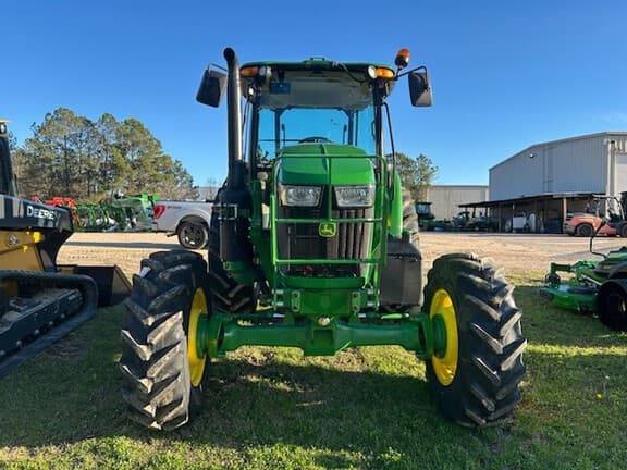Image of John Deere 6120E equipment image 4