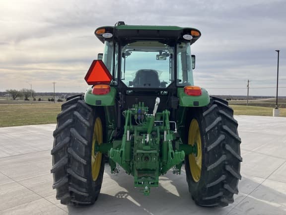 Image of John Deere 6135E equipment image 4