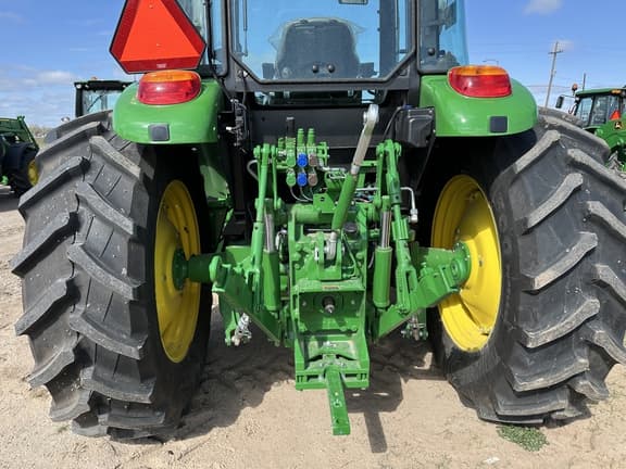 Image of John Deere 6135E equipment image 4