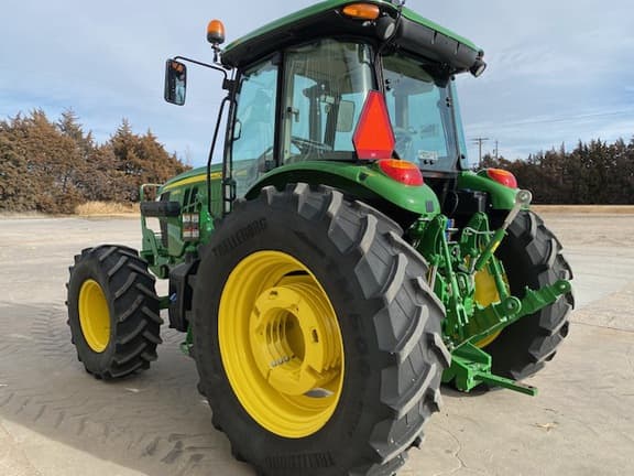 Image of John Deere 6135E equipment image 3