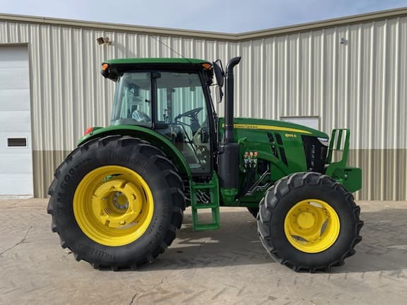Image of John Deere 6135E equipment image 1