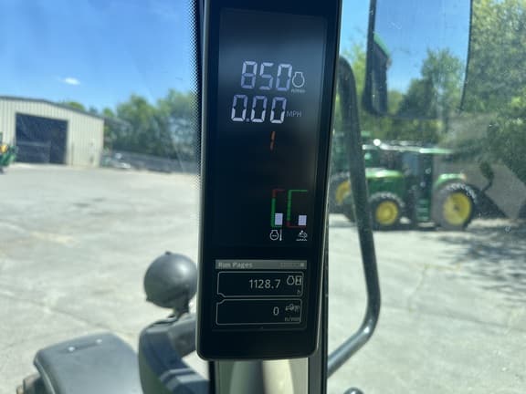 Image of John Deere 6155M equipment image 4